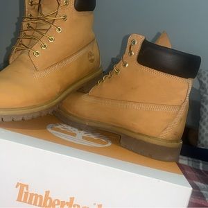 Don’t wear them been sitting size 11 timberland with tag